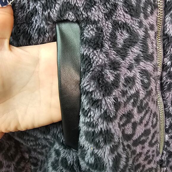 Torrid Teddy Jacket Womens 00 Black Grey Leopard Animal Print Leatherette Trim - Picture 8 of 11